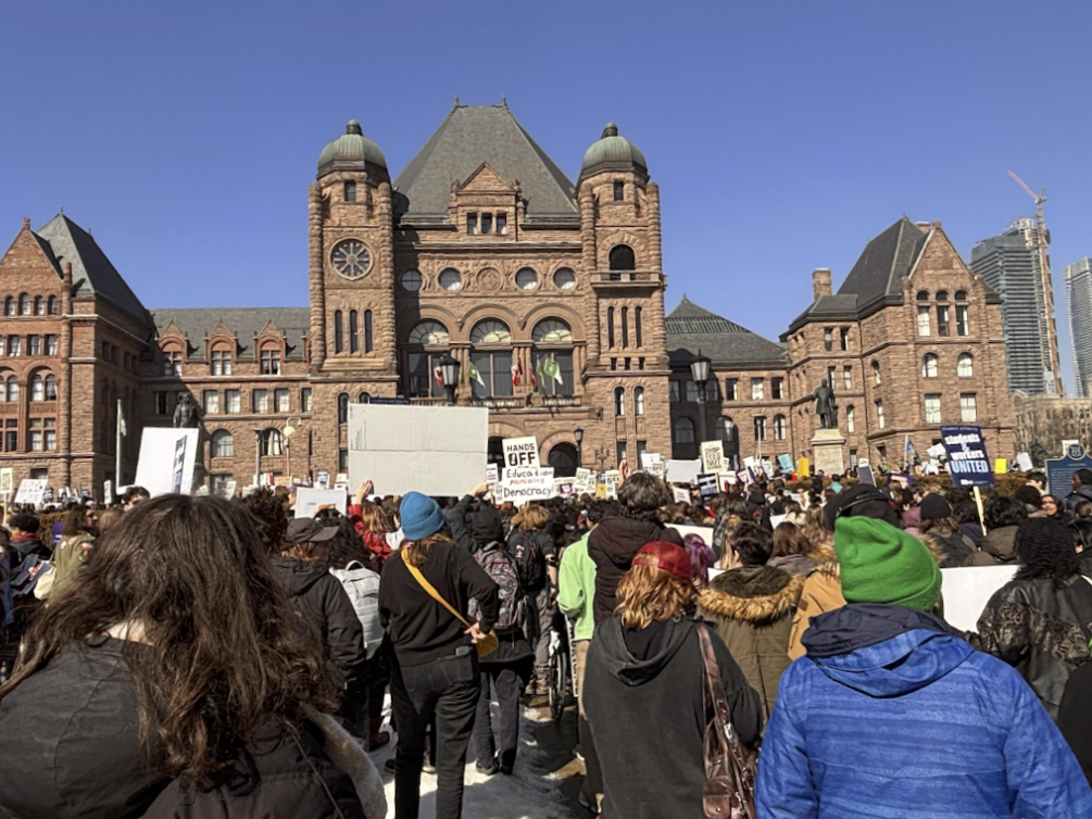 Photo of students protesting OSAP cuts at Queen's Park