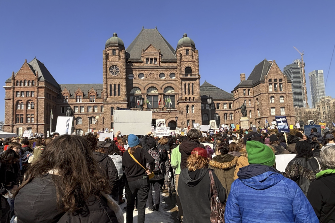 Photo of students protesting OSAP cuts at Queen's Park