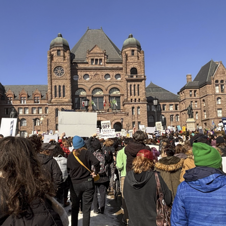 Photo of students protesting OSAP cuts at Queen's Park