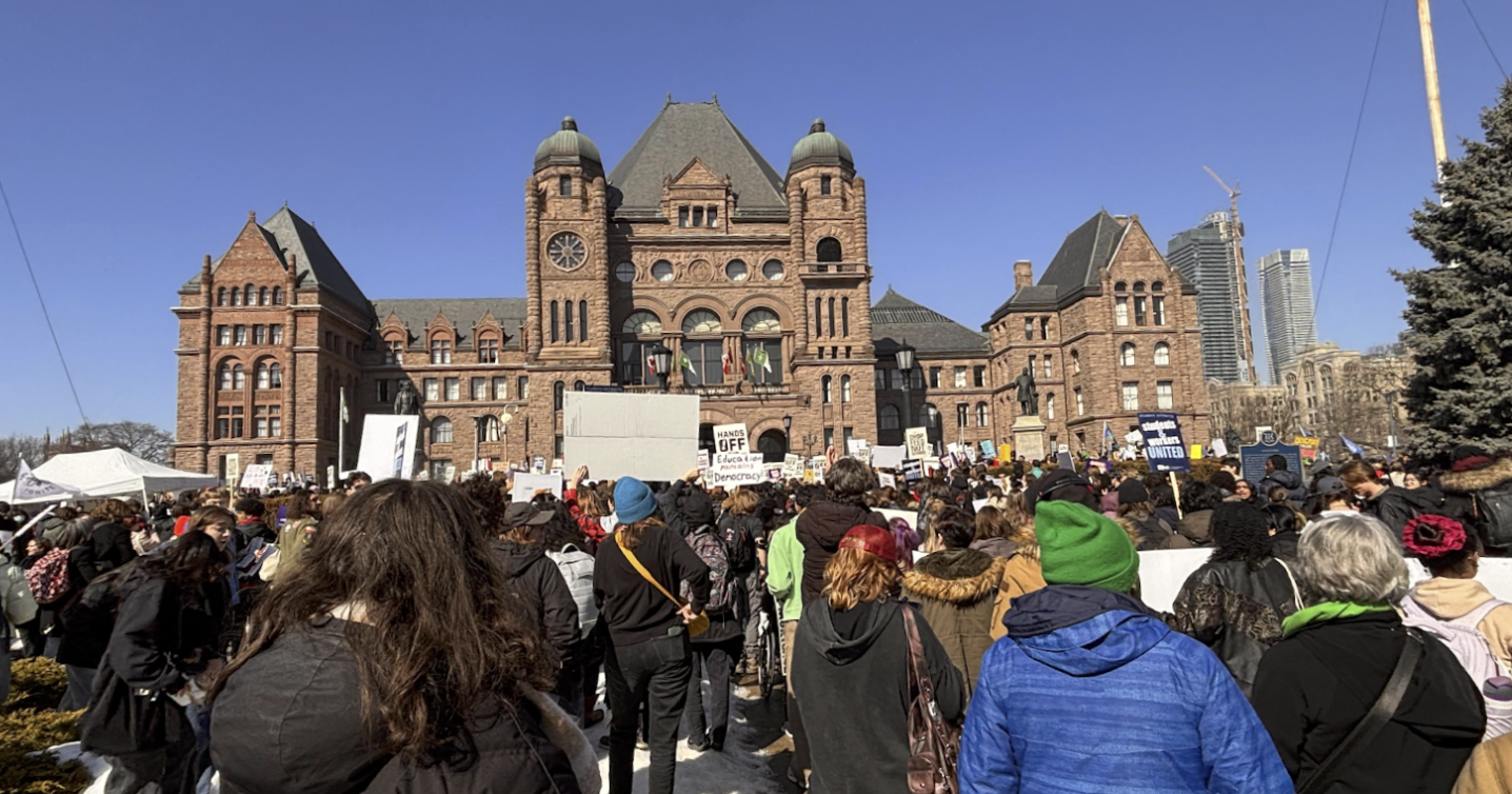 Photo of students protesting OSAP cuts at Queen's Park